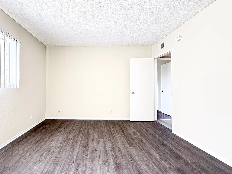 Barrymore Apartments — Photo 15