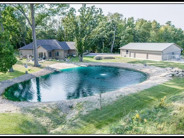 W10692 Shaky Lake Rd, Hortonville, WI 54944