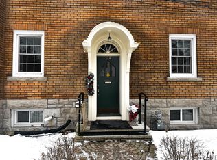 144 Keefer St #3, Ottawa, ON K1M1T8
