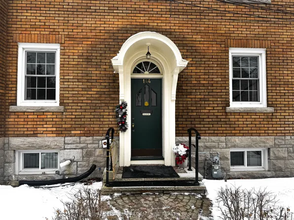 144 Keefer St #3, Ottawa, ON K1M 1T8