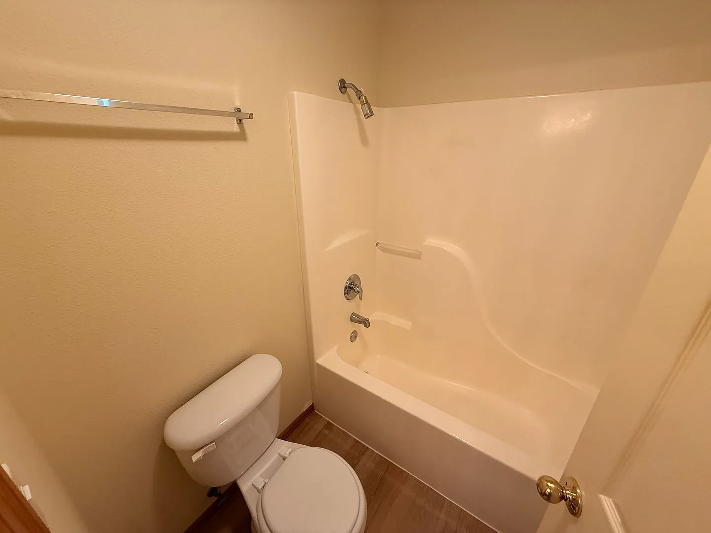 Charming Single-Level Home In A Beautful Welcoming Neighborhood — Photo 3