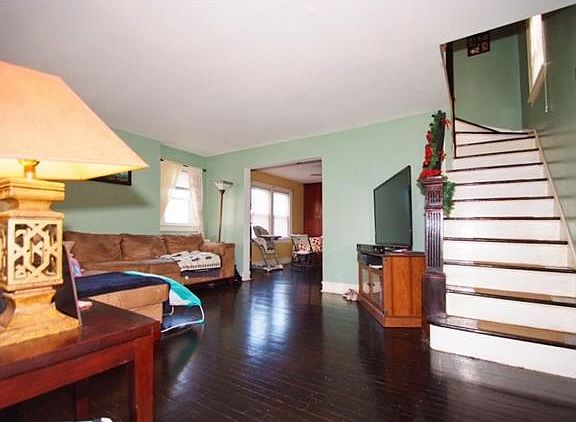 3rd image of 440 Bedford Ave
