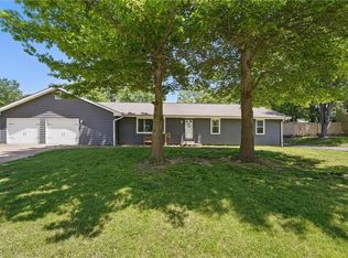1151 S Bury St, Tonganoxie, KS 66086