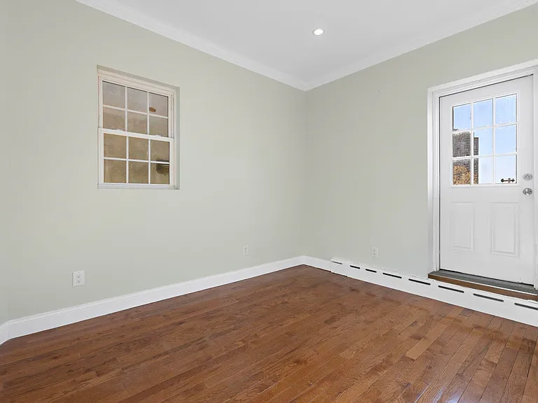 53 64th St #5 — Photo 7