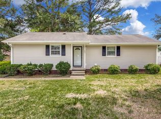 102 Briarcliff St, Henderson, NC 27536