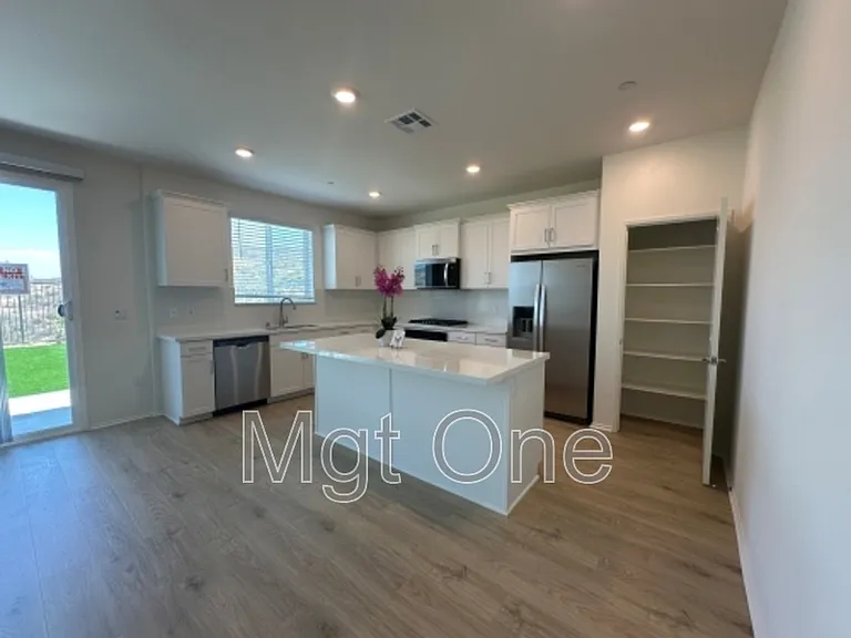 26170 Gentry Ave — Photo 2