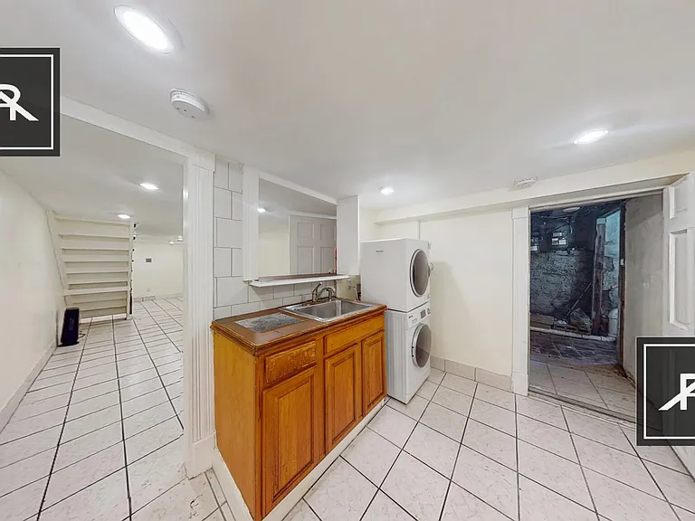 6 Mark St #1 — Photo 1