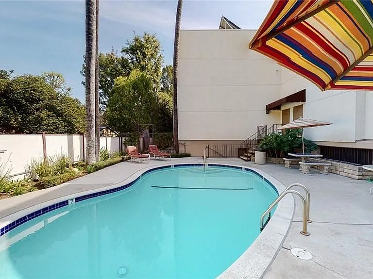 12801 Moorpark St #103 — Photo 27