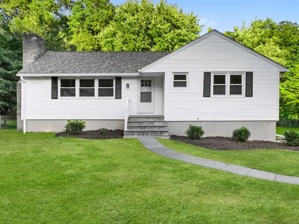 8 Lloyd Road, Norwalk, CT 06850