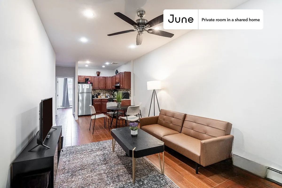 Full bedroom in 3 bed/1 bath home in Bedford-Stuyvesant #964 B — Photo 4