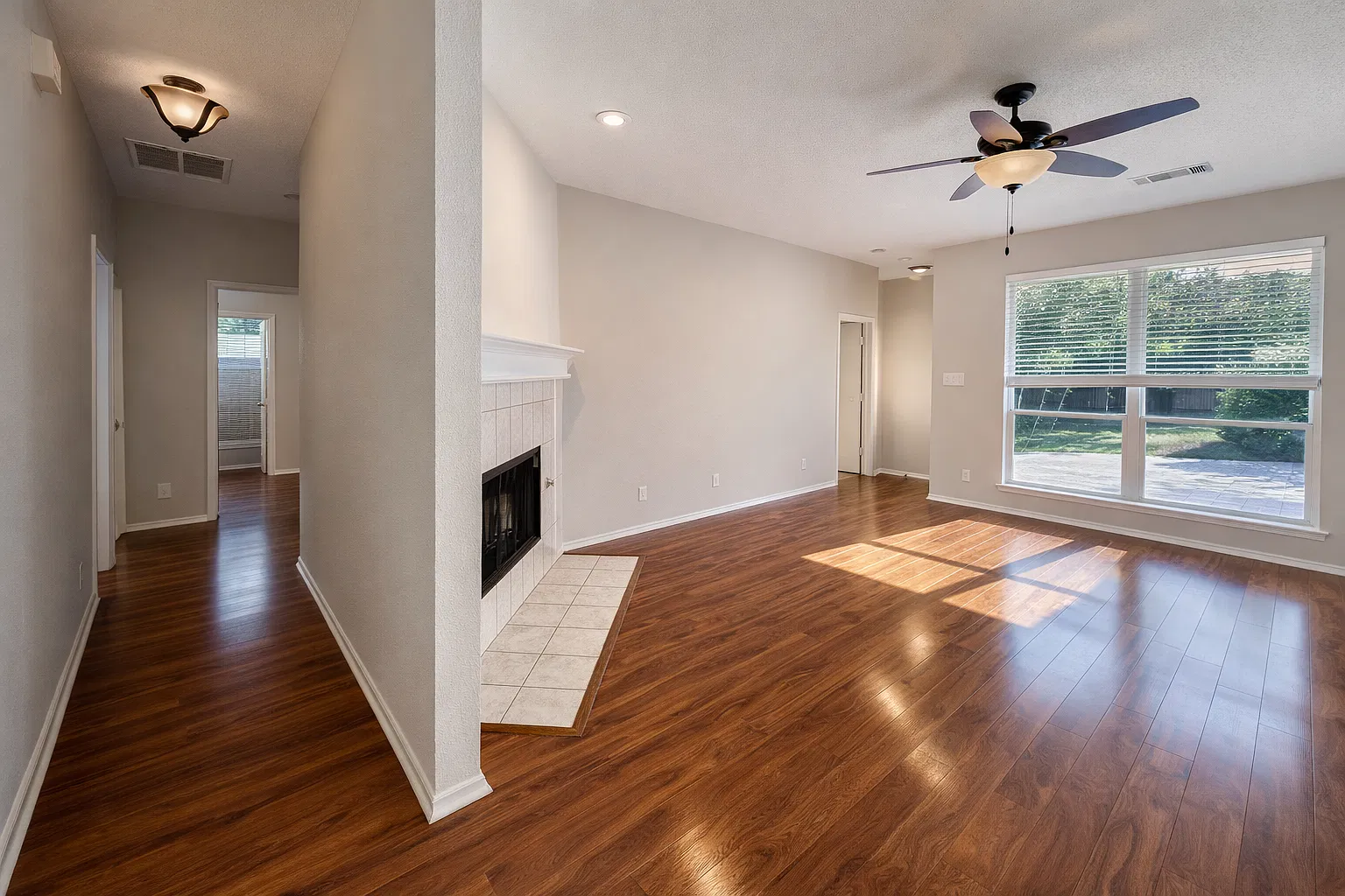 3 bed, 2001 sqft, $2,436 — Photo 2