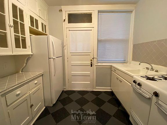 3rd image of 2513 W Winnemac Ave #3A