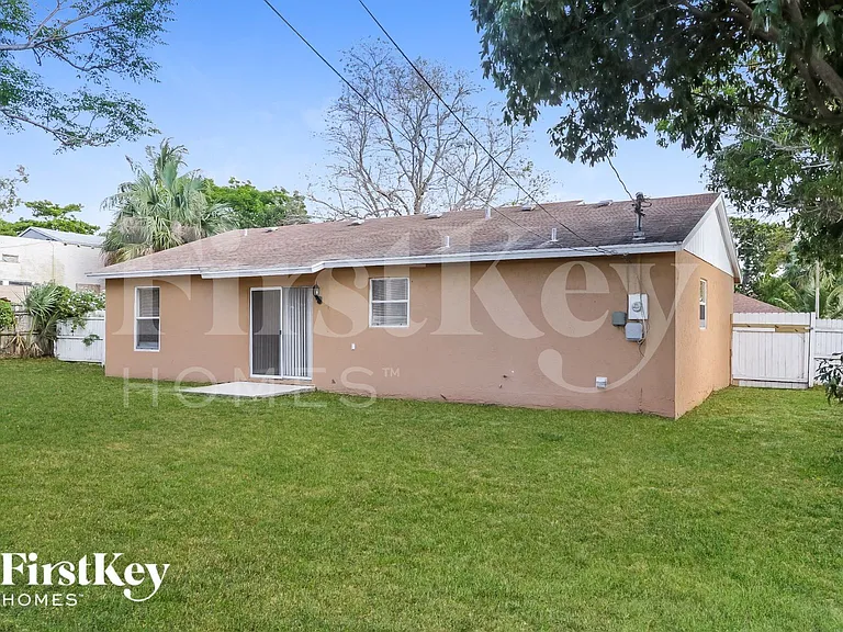 967 38th St — Photo 15