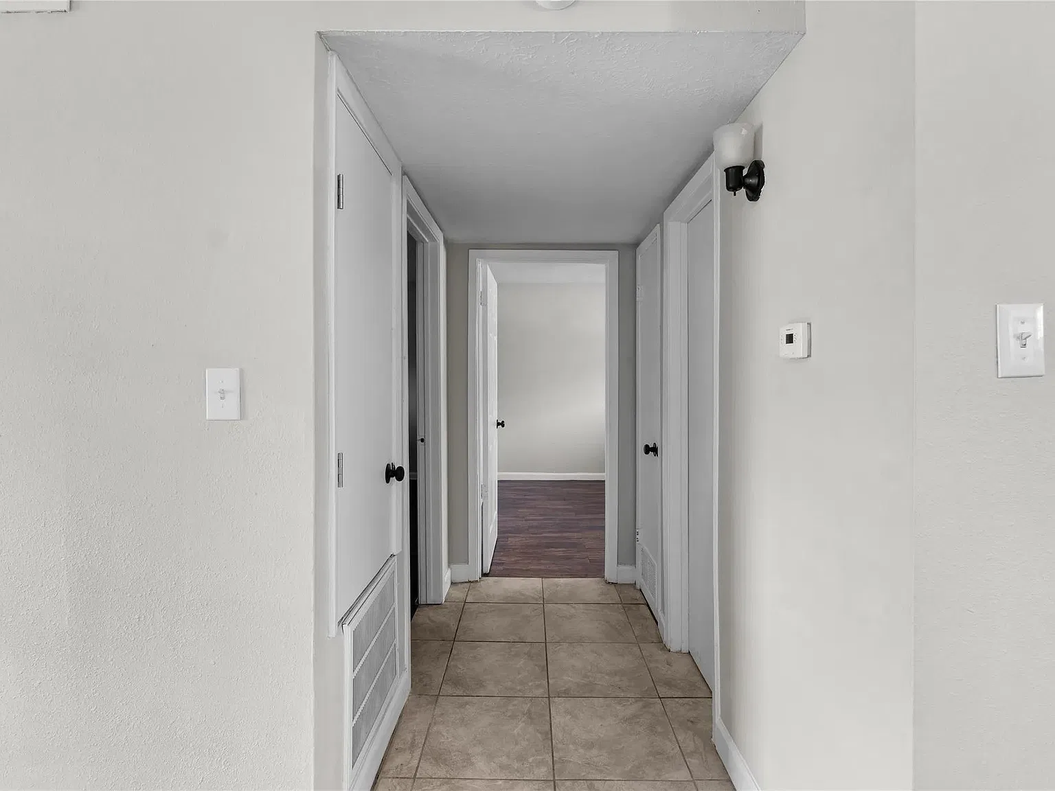 2 bed, 1.0 bath, 700 sqft, $1,100 — Photo 3