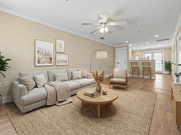 4th image of 1725 Harvey Mitchell Pkwy S APT 1631