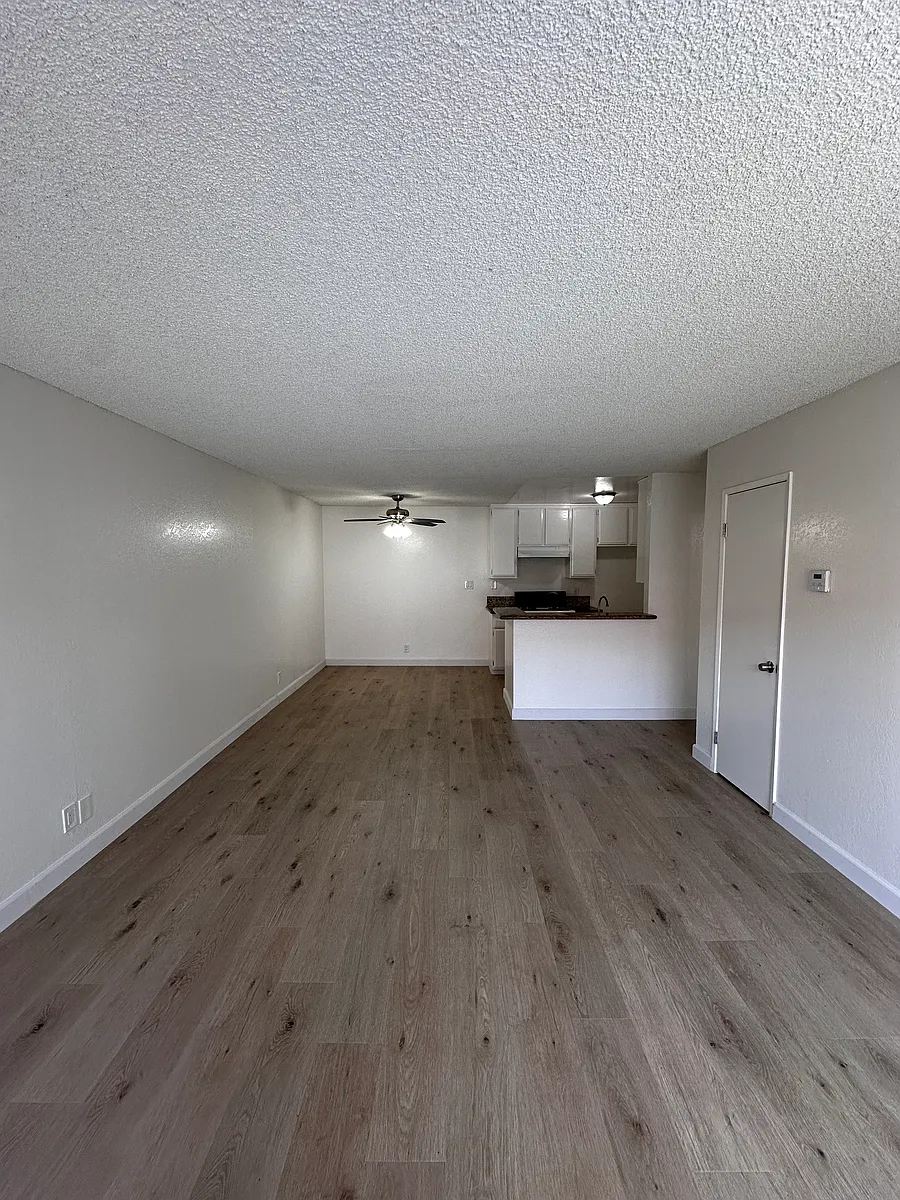 Building Photo - 5134 N Glendora Ave #35