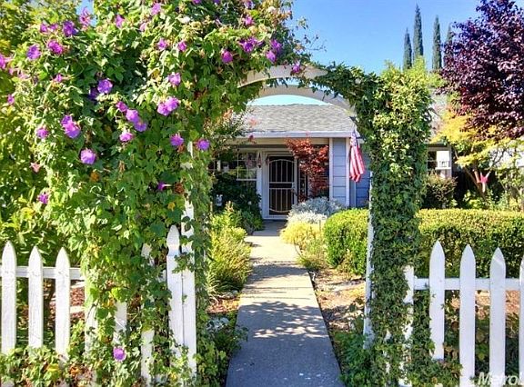 3rd image of 607 Oakborough Ave