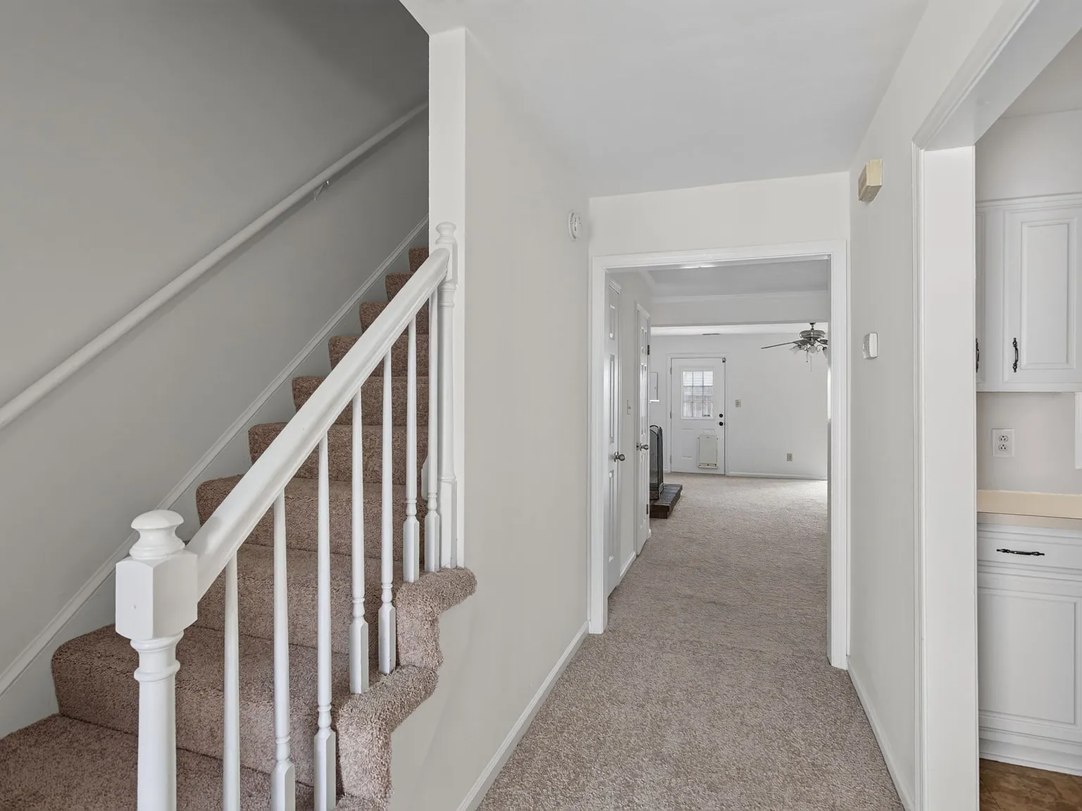 3 bed, 1658 sqft, $2,395 — Photo 2