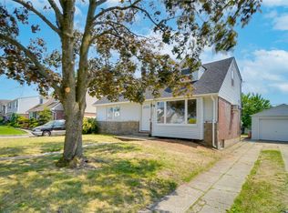 1095 Lorraine Dr, Franklin Square, NY 11010