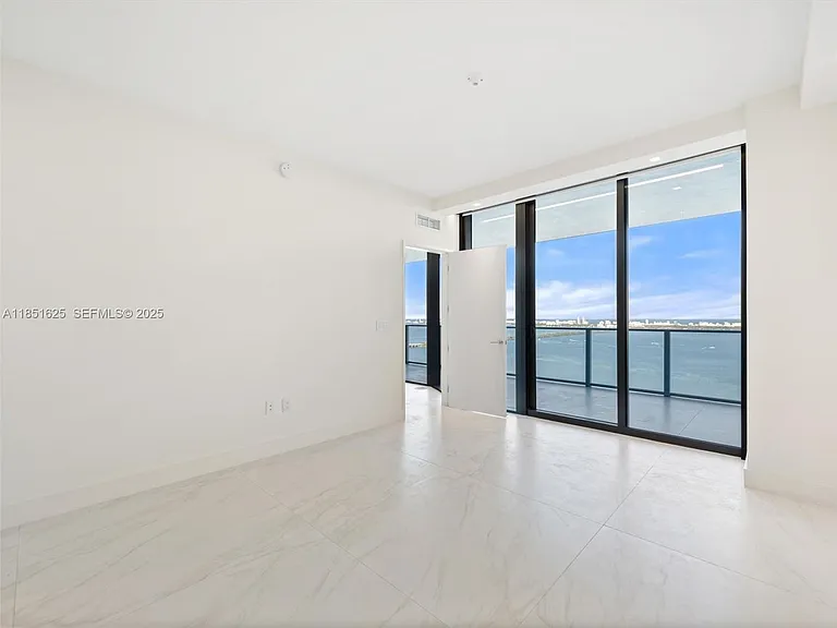 700 NE 24th St #4305 — Photo 9