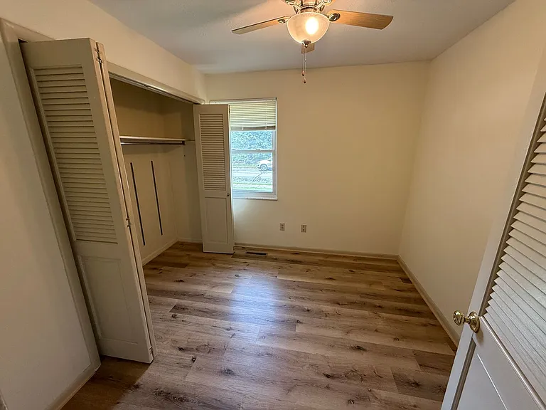 100 Bristol Ct — Photo 10