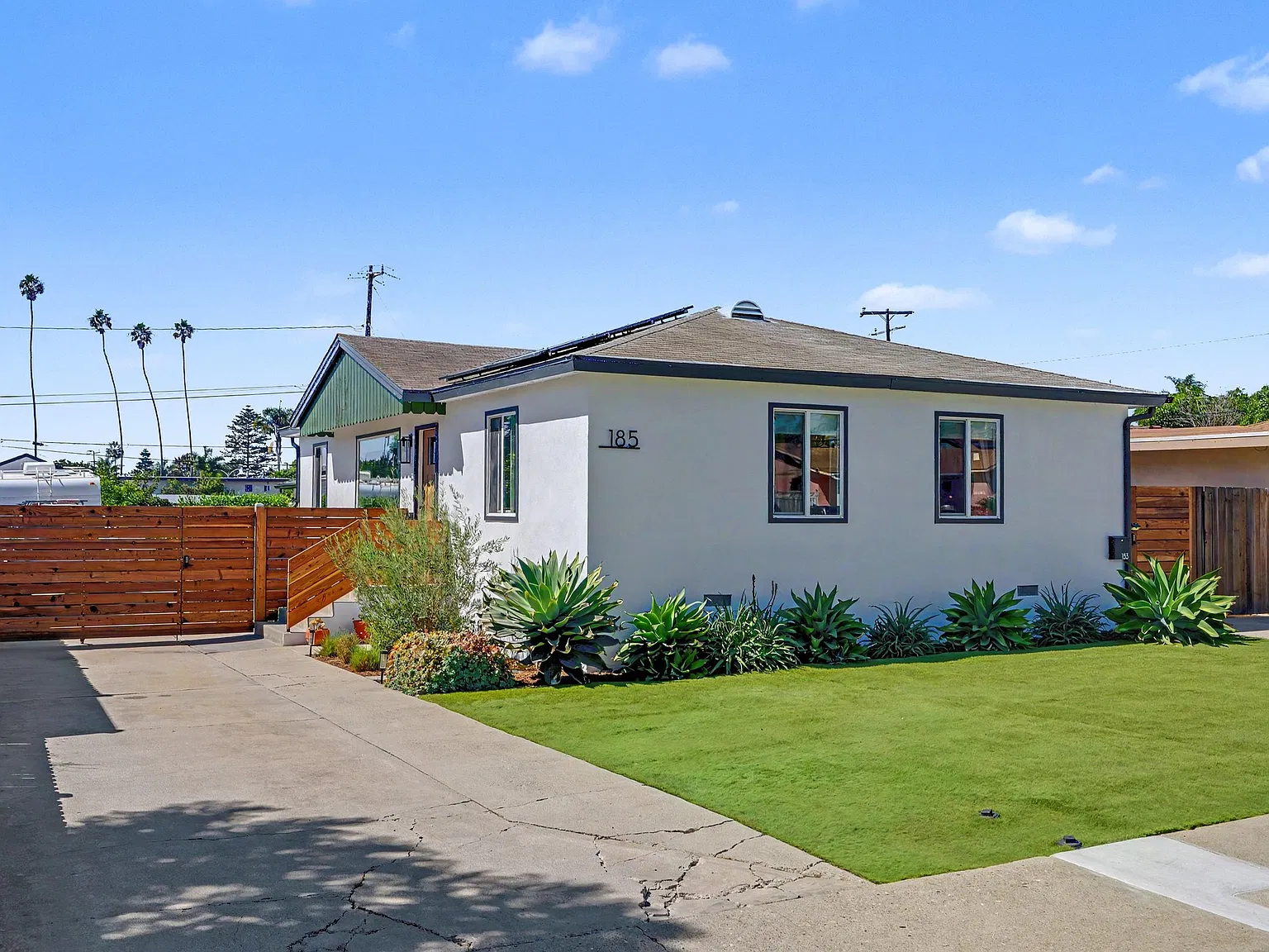 3 bed, 1144 sqft, $4,695 — Photo 1