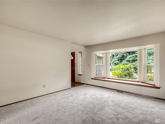 5th image of 9516 175 St Ct E