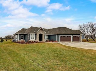 W277N8977 Monarch Dr, Hartland, WI 53029
