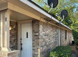 1225 Homeplex Ct, Irving, TX 75060