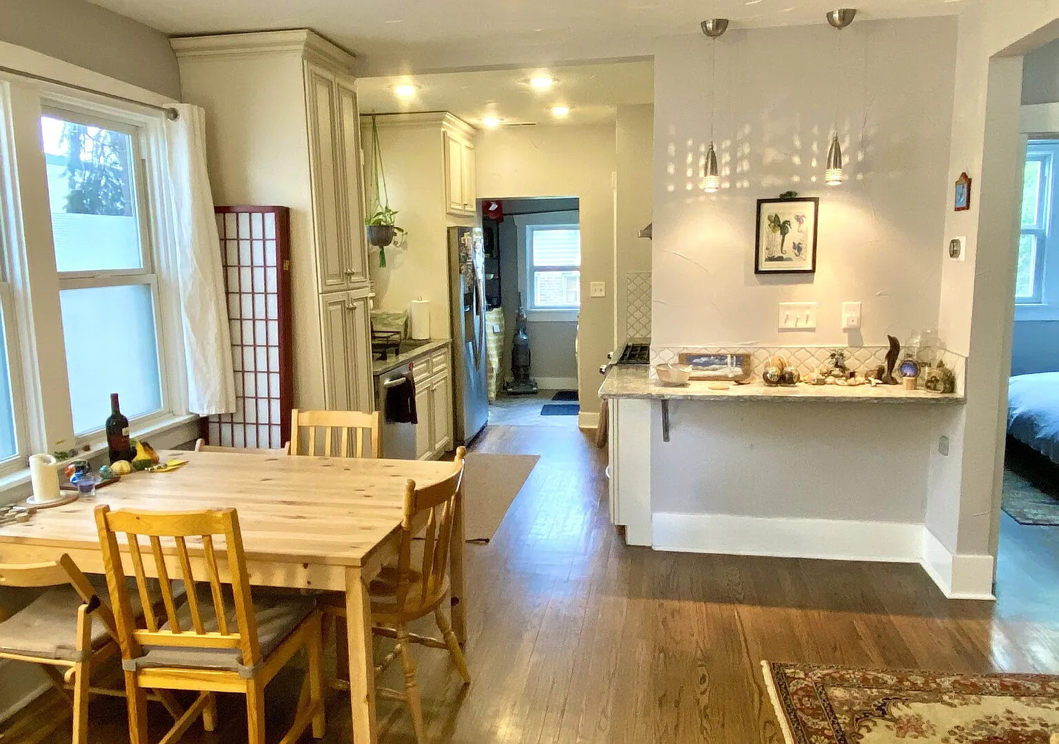 Southwestern Bungalow - Central & Cozy/3BR/2 Bath — Photo 3