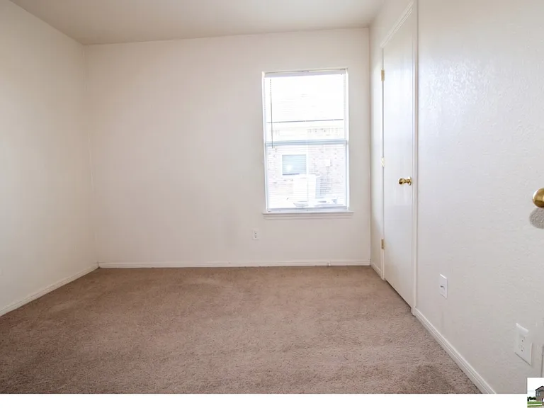 2915 Sunflower Trl #B — Photo 8