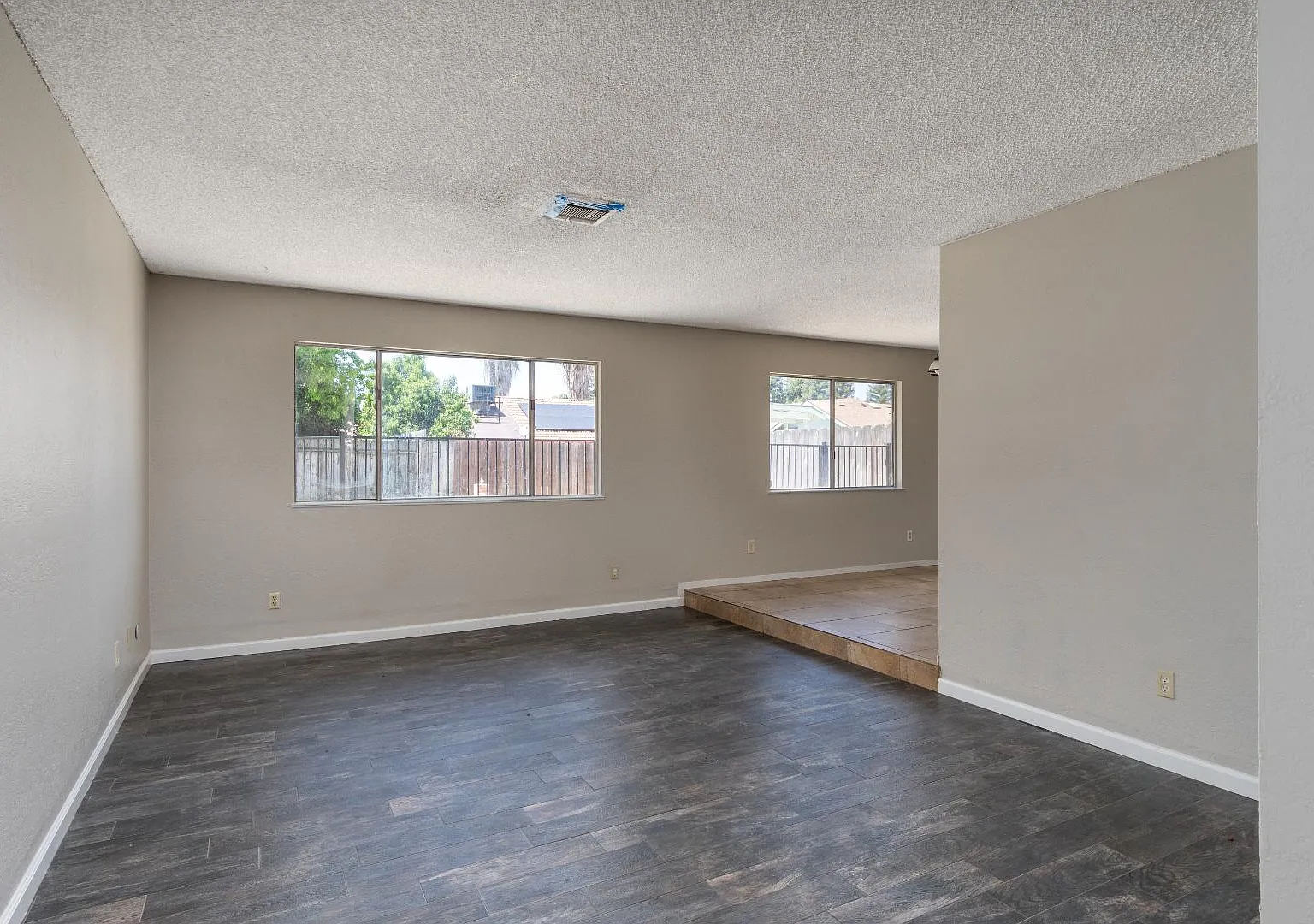 1065 N Beverly St — Photo 3