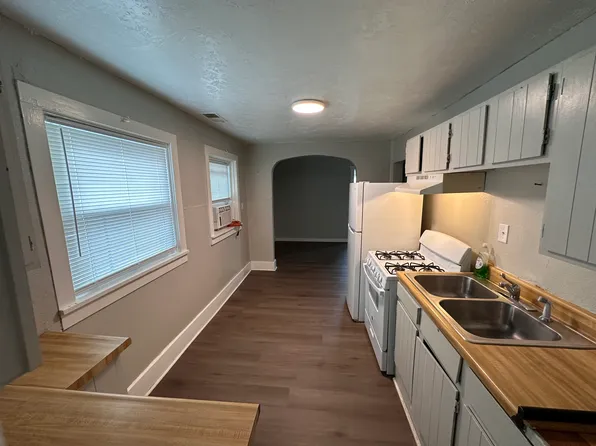 2164 Jackson St, Dubuque, IA 52001