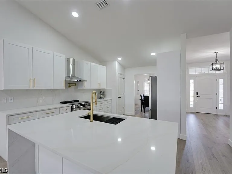 2822 NW 7th Ter — Photo 12