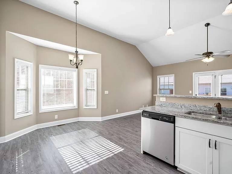 172 Dundee Dr — Photo 18