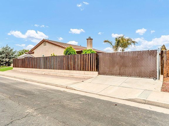 4th image of 1014 W Sandstone Drive