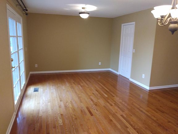 4th image of 2310 Sentell Dr