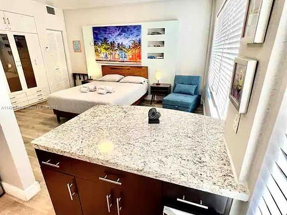 4th image of 918 Ocean Dr APT 205