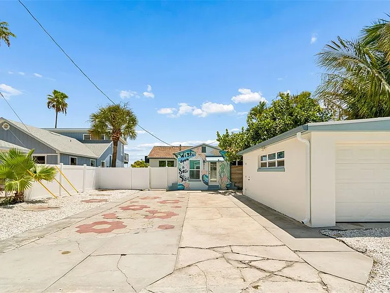 8125 Bayshore Dr — Photo 11