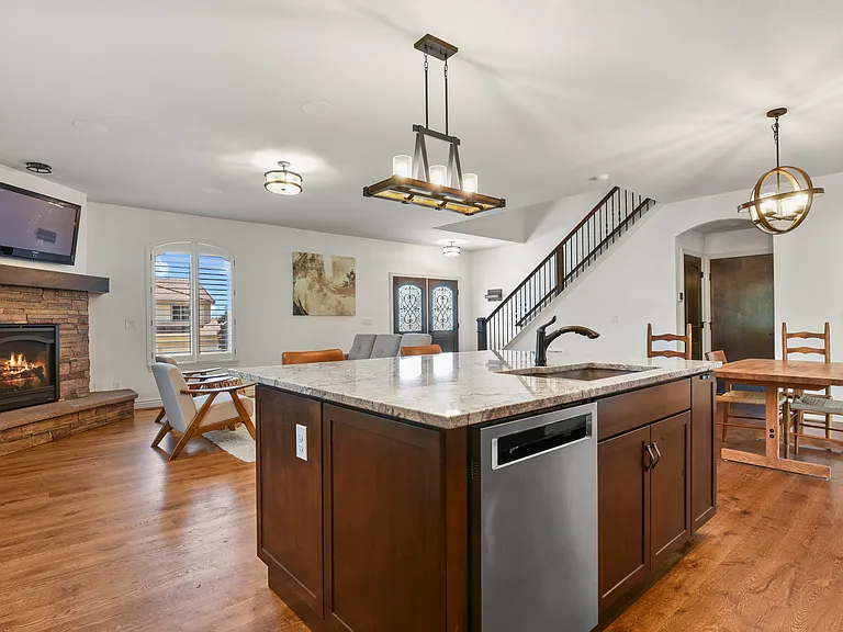5440 Broadmoor Bluffs Dr — Photo 7