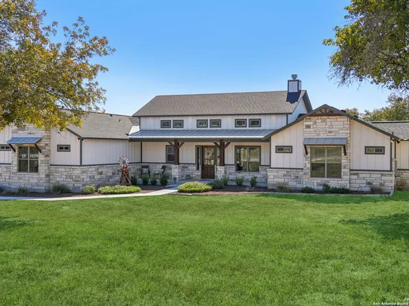 132 Wood Valley, Adkins, TX 78101