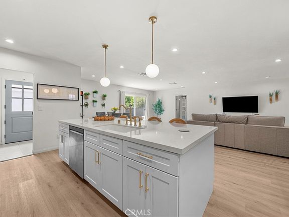 4th image of 8054 Cedros Ave