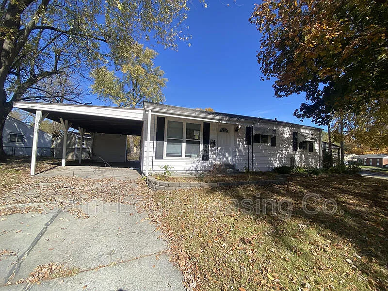 815 Lexington Park photo 1