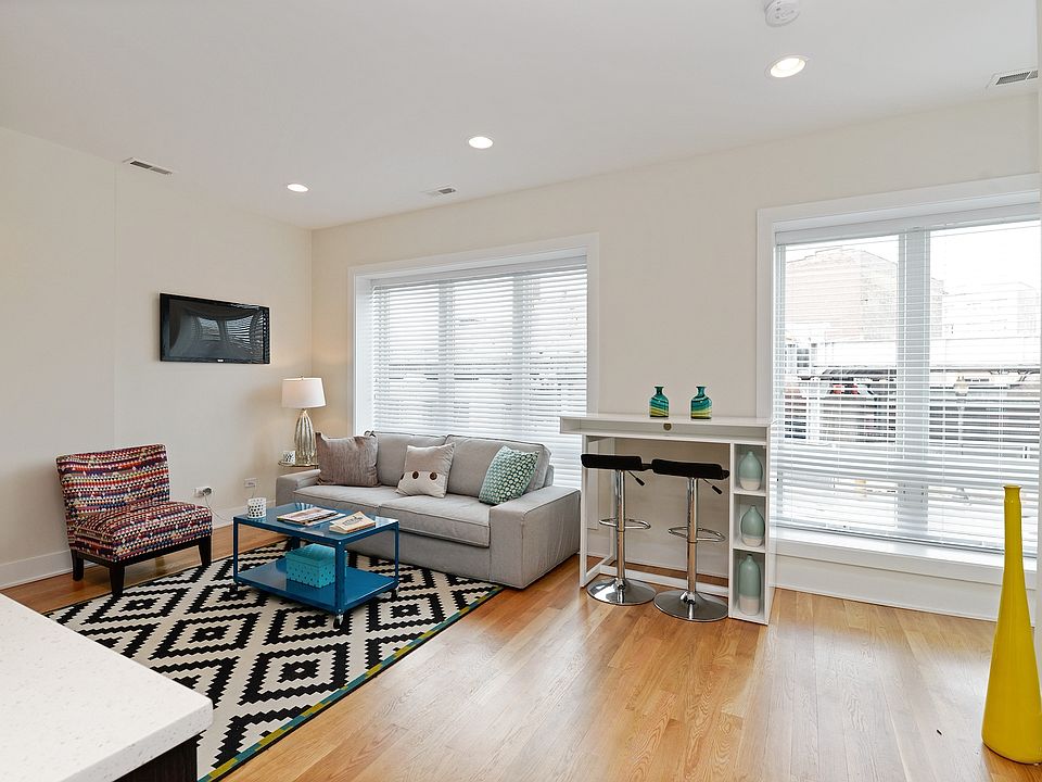 1st image of 4639 N Broadway St APT 204