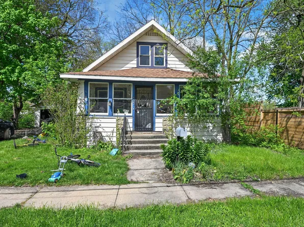 318 N 10th St, Niles, MI 49120