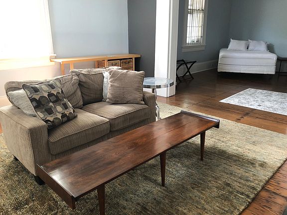 4th image of 600 Louisa St