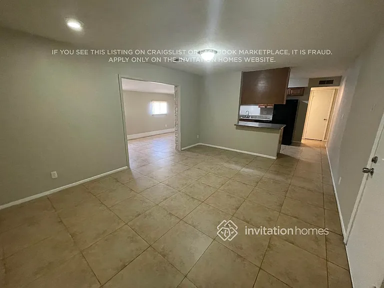 823 W 17th Pl — Photo 5