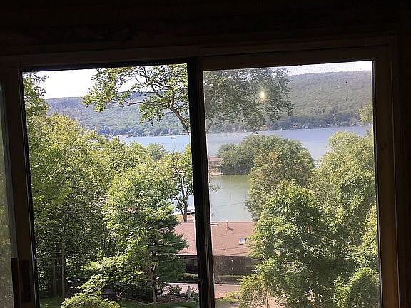 5th image of 19 Bluff Ave