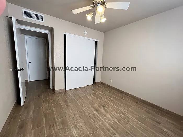 426 S Ridgefield Ave — Photo 16