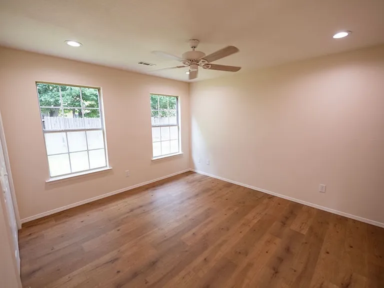 4172 Backus Ave — Photo 13